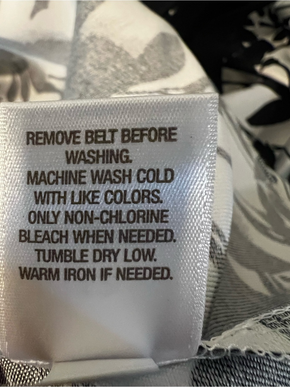 Carmen Marc Valvo Lavender Label on Satin Lining - Picture 7 of 7